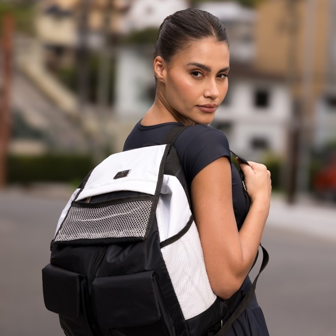 Mochila Esportiva Dia a Dia Unissex Grande Bolsos Nylon Forrada