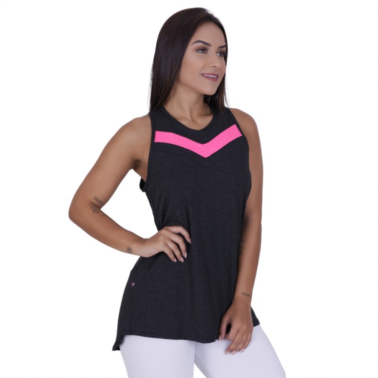 Camiseta regata feminina fitness recortes tapa bumbum